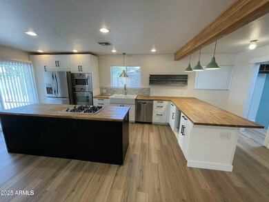 605 E Ellis Dr, Tempe, AZ 85282 - photo 2