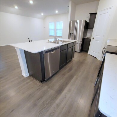 1109 Fairbanks Dr, Ennis, TX 75119 - photo 4