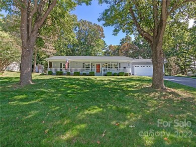 159 Atwood Dr, Hendersonville, NC 28792 - photo 3