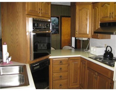 Kitchen. Eat at counter with barstools