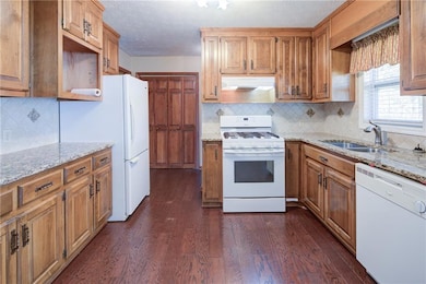 4920 Mccoy Cir, Cumming, GA 30040 - photo 4