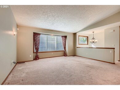 Living Room/Entrance