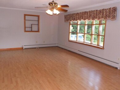 39 Phoenix Cir, Richmond, VT 05477 - photo 2