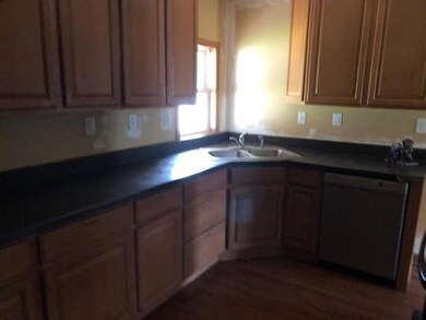 1635 9th St NW, Cedar Rapids, IA 52405 - photo 4