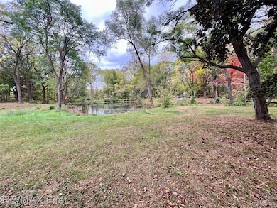 2375 Snellbrook Rd, Auburn Hills, MI 48326 - photo 3