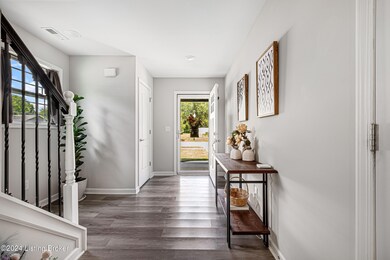 9012 Manslick Commons Dr, Louisville, KY 40219 - photo 3