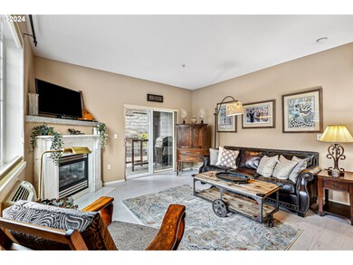 Living Room/Entrance