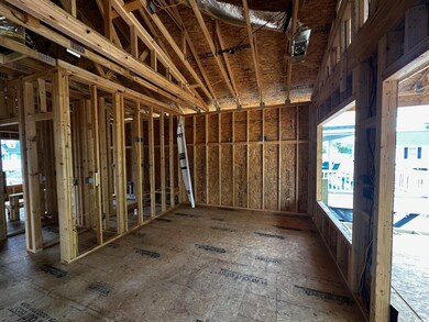 Miscellaneous room with a wealth of natural light