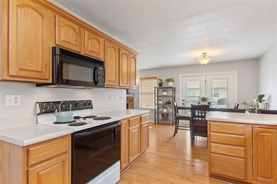 114 Maiden St, Center Point, IA 52213 - photo 5