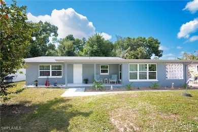 Ranch-style home with a front lawn and stucco sidi