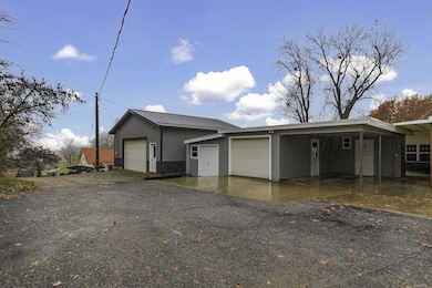 908 Randolph St, Glasgow, MO 65254 - photo 2