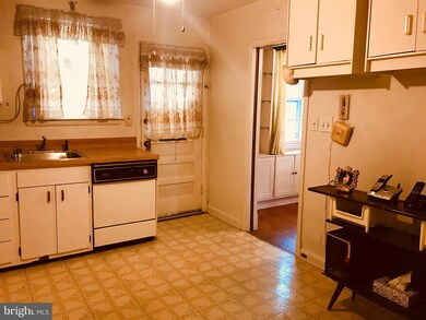 6710 Collinsdale Rd, Parkville, MD 21234 - photo 6