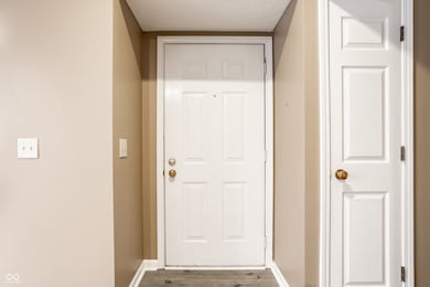 9019 Crook Dr, Indianapolis, IN 46256 - photo 5