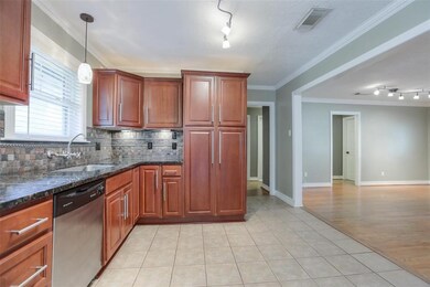 2018 Saxon Dr, Houston, TX 77018 - photo 6