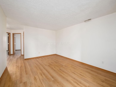 715 Milcrest Dr, Marysville, OH 43040 - photo 5