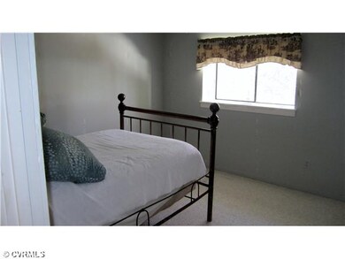 Master Bedroom - Carpet and ceiling fan