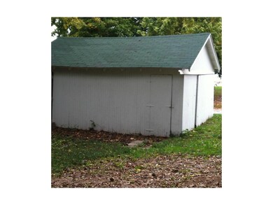 1 1/2 Garage.