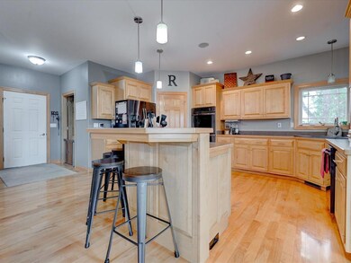 219 S Hillcrest Cir, Center Point, IA 52213 - photo 7