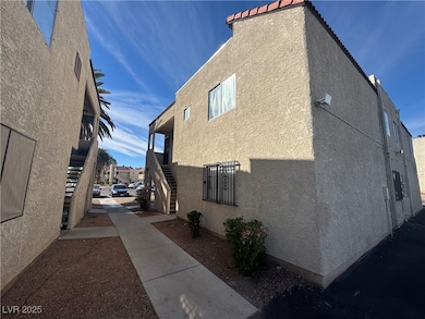 4919 Newport Cove Dr unit D, Las Vegas, NV 89119 - photo 5