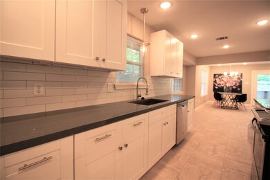 2675 S Woodloch St, Conroe, TX 77385 - photo 5