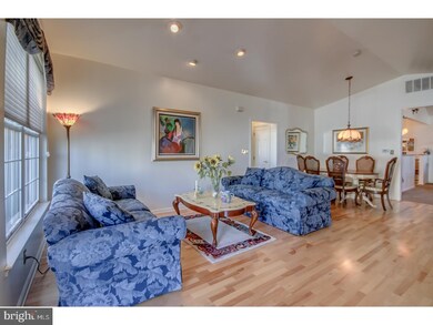 823 Persimmon Ln unit V130, Langhorne, PA 19047 - photo 5