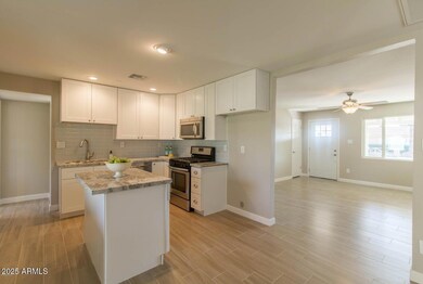 816 E Seldon Ln, Phoenix, AZ 85020 - photo 6