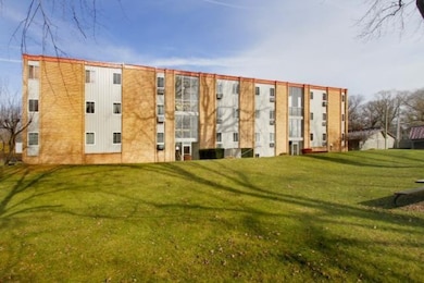 173 E Michigan Ave unit 306A, Three Rivers, MI 49093 - photo 2