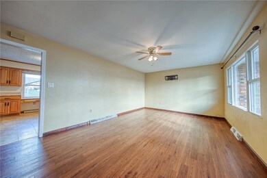 118 E 2nd Ave, Latrobe, PA 15650 - photo 2