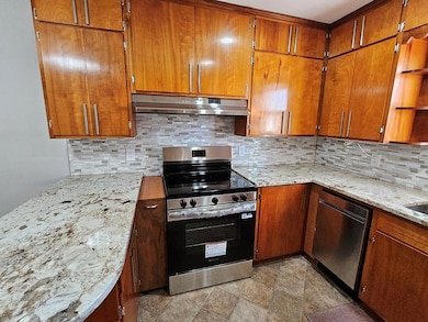 885 W Perry St, Bucyrus, OH 44820 - photo 4