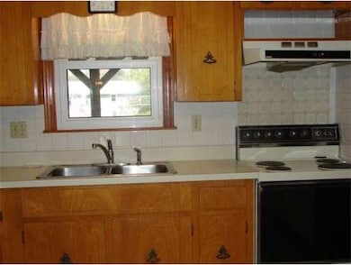 120 Hersey Ln, Abington, MA 02351 - photo 7