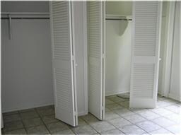 1621 W Adoue St unit 1621, Alvin, TX 77511 - photo 6