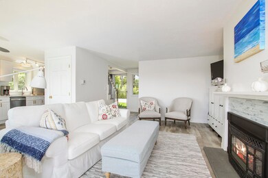 004-photo-living-room-7092700