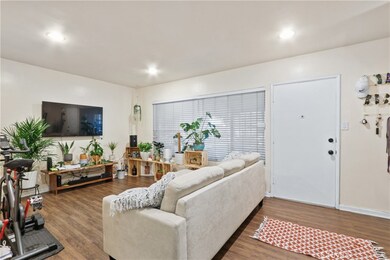 939 E Appleton St unit 25, Long Beach, CA 90802 - photo 2
