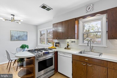 5922 Merritt Place, Falls Church, VA 22041 - photo 5