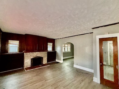 410 Oakley Ave, Rockford, IL 61101 - photo 5