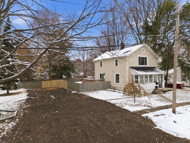 419 E Vine St, Vicksburg, MI 49097 - photo 2