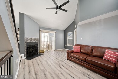 4398 Pembrook Village Dr unit 92, Alexandria, VA 22309 - photo 6