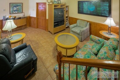 Apartment Den: Well lit lower level apartment with