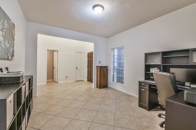 25723 Oakridge Forest Ln, Spring, TX 77386 - photo 6