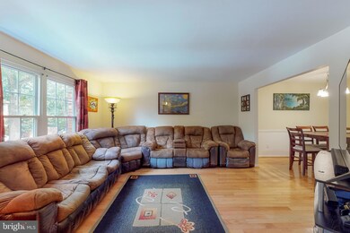 9515 Hunt Square Ct, Springfield, VA 22153 - photo 7