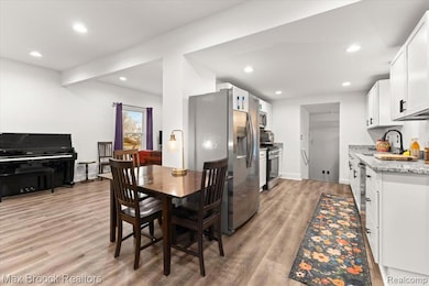 515 W Clinton St, Howell, MI 48843 - photo 3