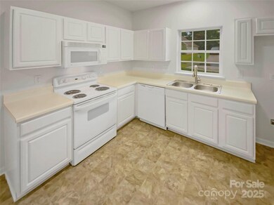 1913 Nigel Ct, Charlotte, NC 28213 - photo 6