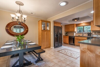 30 Dining_Kitchen