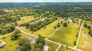 117 E Robertson Rd, Castalian Springs, TN 37031 - photo 2