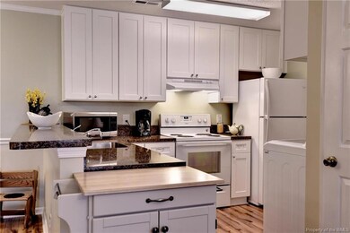 Spectacular eat-in kitchen with pantry, all new ca