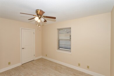 Middle bedroom across from hall bath