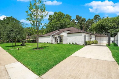 10206 Briar Rose Dr, Houston, TX 77042 - photo 3