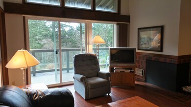 living3_otter_rock_oceanfront_condos_for