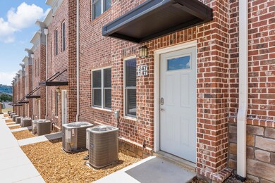221_Delmont_St_006