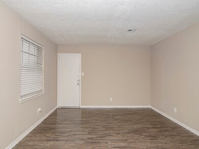 4503 Werner St unit 17, Houston, TX 77022 - photo 3